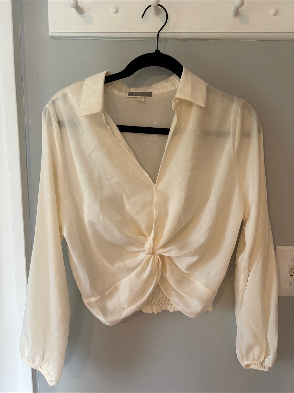 Pleione Cream Twist-Front Long-Sleeve Blouse